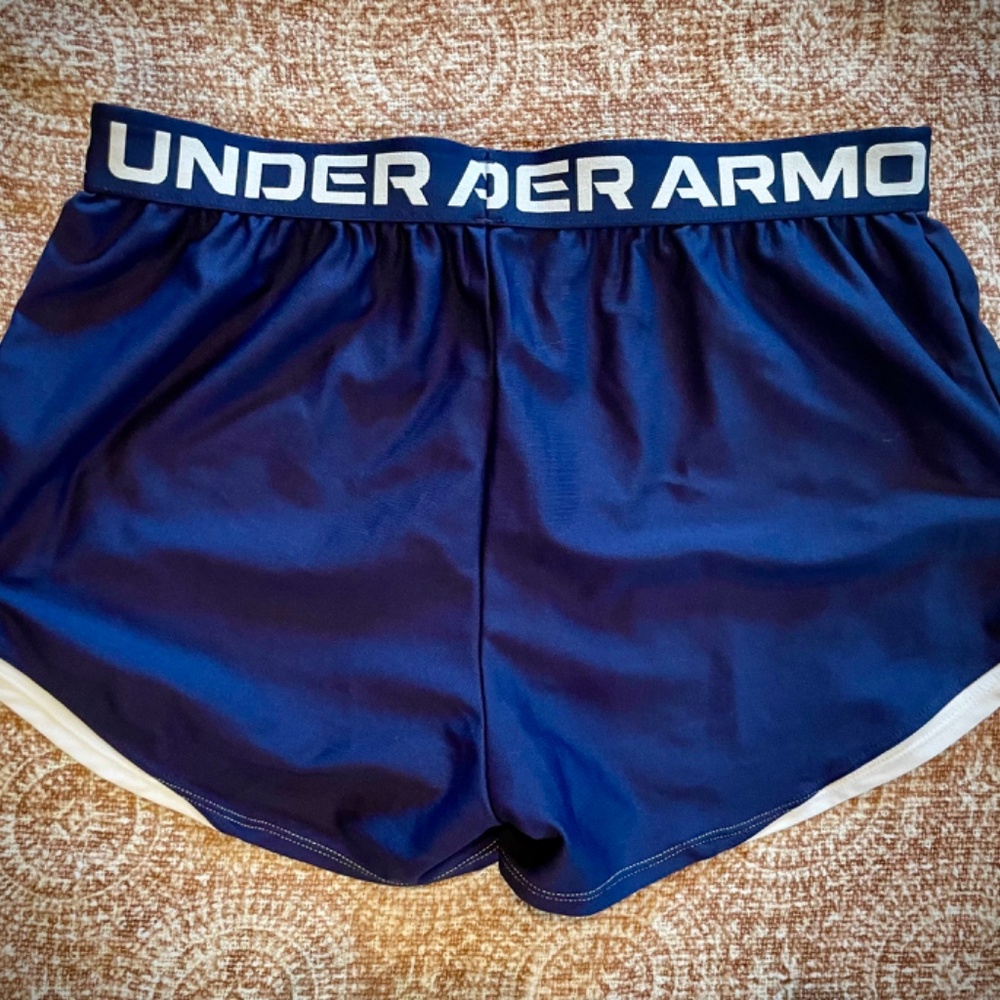Womens Shorts - Picture 2 of 3
